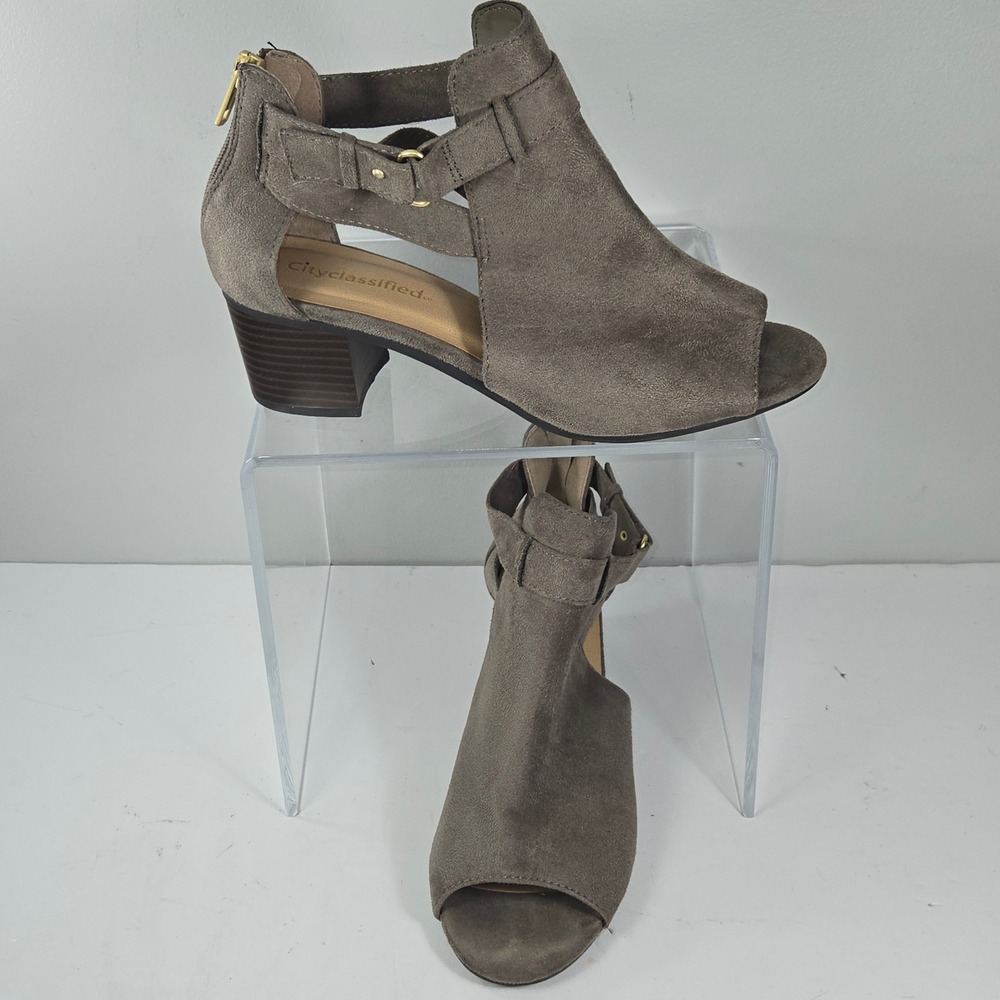 City Classified Women Taupe Faux Suede Peep Toe Cutout Block Heel Booties Size 8